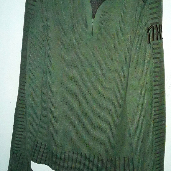 No Excess Sweater - Picture 8 of 8